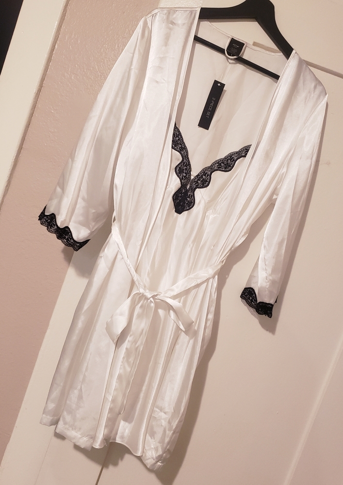 NEW 2 piece robe set